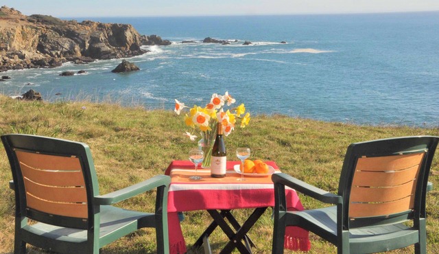 Ocean Hideaway: Your Romantic And Private Oceanfront Retreat!