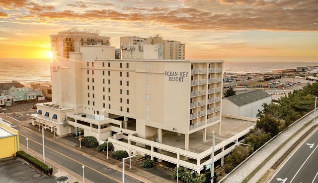Ocean Key Resort Directly Across the Street from Beach with Balcony!