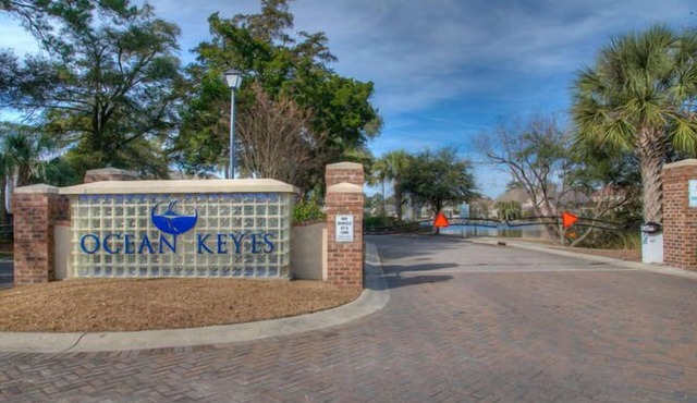 Ocean Keyes Lakeview Condo 2 blocks from Beach!