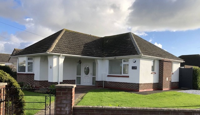 Ocean La Vie - recently renovated bungalow in Barton on Sea.