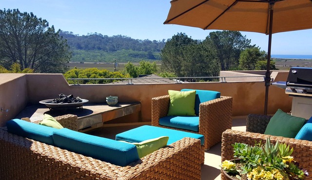 Ocean & Lagoon View Studio, Walk to Beach, Large Private View Deck