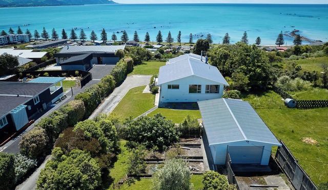 Ocean & Mountain Views | Spacious Home - KK24113