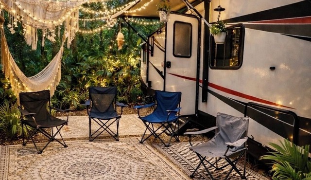Ocean & Oaks RV Retreat-Steps to Beach-Hanna Park-Sleeps 6-Set Up Just for You