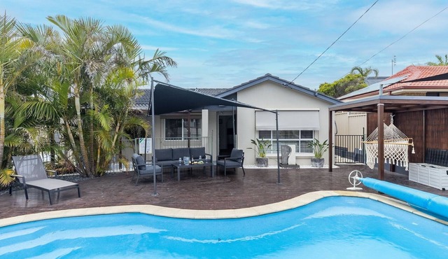 Ocean Palms, 11 Prentice Place with a private pool