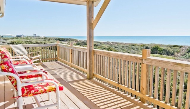 OCEAN PANORAMA: Beachfront, quiet, & pet friendly home with gorgeous ocean views