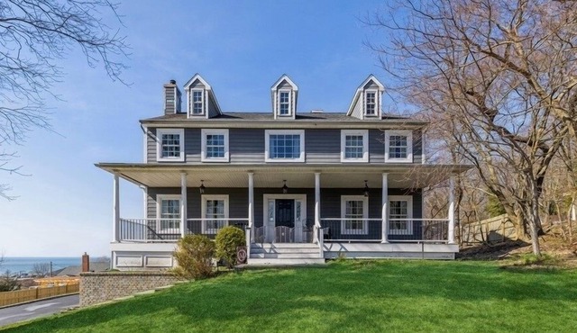 Ocean Pearl: Water Views, Steps to Beach & Restaurants