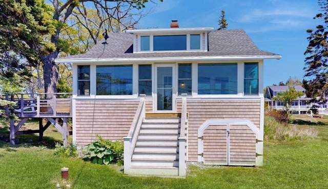 Ocean Point Colony Home w/Sunroom & Sweeping Ocean Views, Dog-friendly
