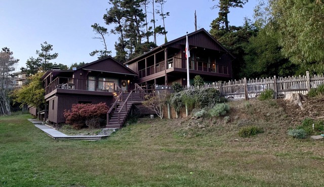 Ocean & River View EVC Hot & Cold Tubs Outdoor Shower Walk to Town Dog Friendly