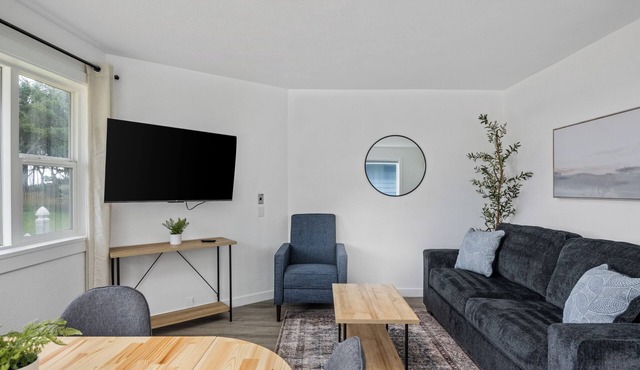 Ocean Rogue Inn Suite #1 - 2 BD Condo | Oceanfront