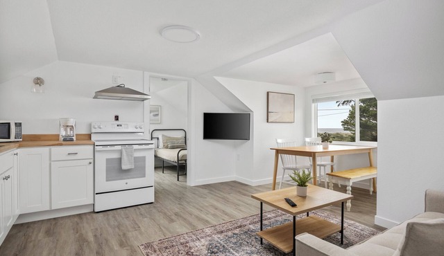 Ocean Rogue Inn Suite #7 - 2 BD Condo | Oceanfront