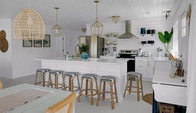 Ocean's Eleven Edisto - Cozy Cottage 1 block from the beach!