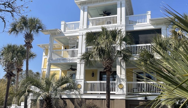 "Ocean's Song" * LUXURY 5BR/6BA HOME, Pool, Elevator * 1 block to beach * 5-STAR