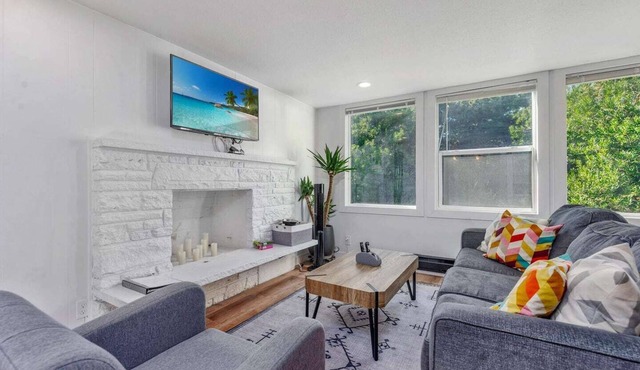 Ocean Shores cozy chalet located within steps from the beach