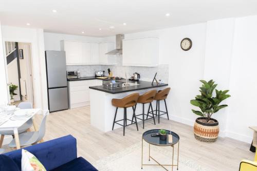 Ocean Side with Free Parking By My Getaways