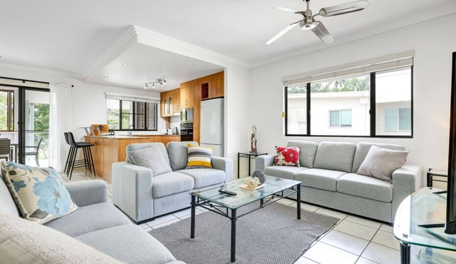 Ocean Spray- Beachfront Retreat with Ocean Views, Jacuzzi & Pool