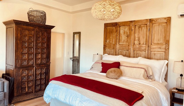 Ocean, Sunset, Mountain Views, Private Deck: Villa Floresco: Tuscan-like Getaway