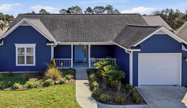 Ocean Tides - Gorgeous 3-bedroom house 8 minutes to Carolina Beach Boardwalk!
