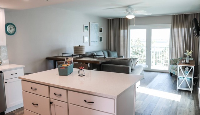 Ocean View 2/2 Family friendly; no-drive end of beach