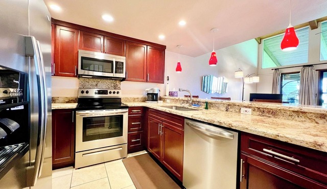 Ocean View 2B2b on Golf Course w/Pool BBQ, 5 mins to Beach and Shopping Center