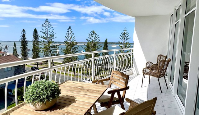 Ocean View 2BR Apartment w/hot tub. Heated pool, Games room, Gym