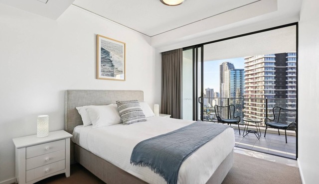 Ocean View 3-Bed with Gym, Pool