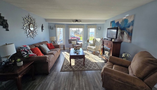 Ocean view 3 bedroom near refinery in arnolds cove. 75 min from St.johns