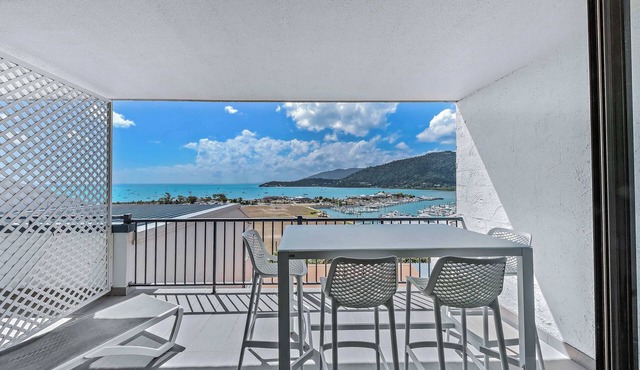 Ocean View 49A Wi-Fi Pool King bed