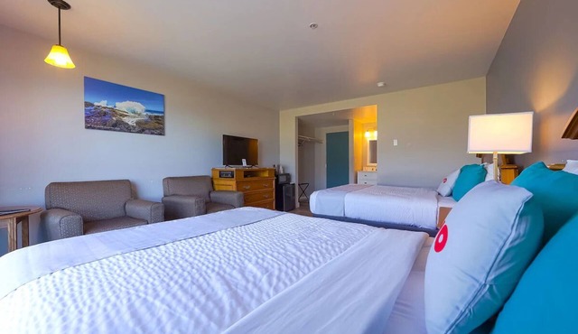 Ocean view and Pet-Friendly Room Steps from Nye Beach - Ideal for Families