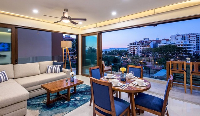 Ocean view apartment Zona Romantica with amazing rooftop pool and terrace!