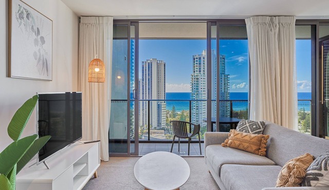 Ocean View Apartment in Central Broadbeach
