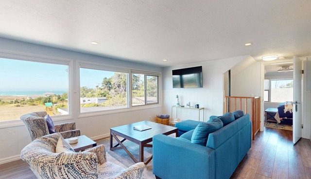 Ocean View Apartment - Beach Access, Yard, Bikes