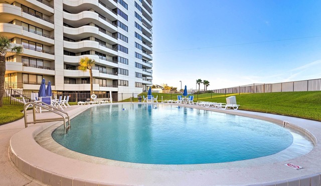 Ocean-View Balcony: Daytona Beach Family Getaway!