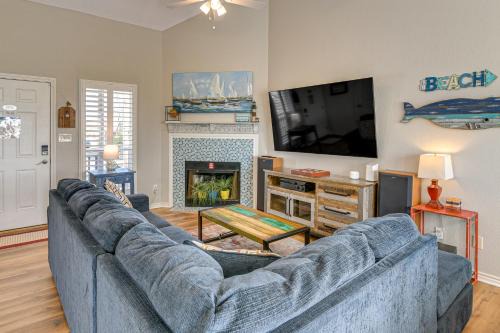 Ocean-View Beach House in Galveston, Dogs Welcome!