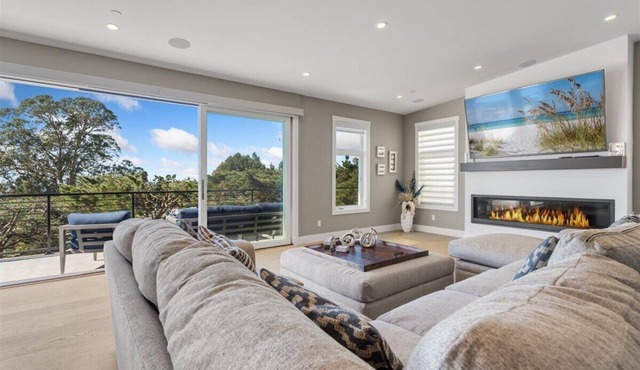 Ocean view, Brand new 3000 sq-ft modern home