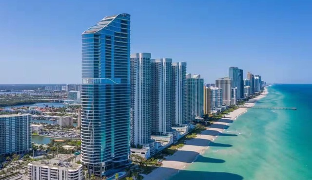 Ocean View Condo in Sunny Isles w/King Bed, Pool & Fitness Center