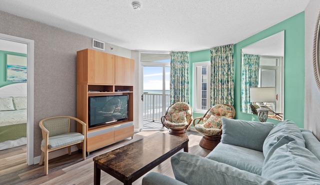 Ocean view condo in the fantastic Seawatch Resort + Free Attraction Tickets!