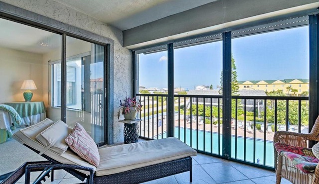 Ocean View Condo, Walk to Beach and Boat Launch