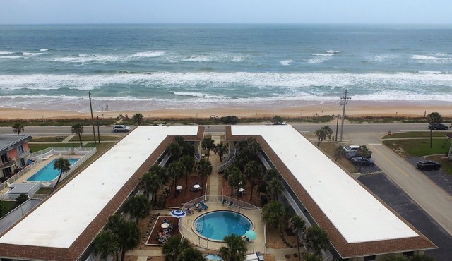 OCEAN VIEW CONDO w/Pool, Cable, Wifi, BEACH ACCESS. Ormond-by-the-Sea