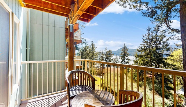 Ocean view condo with balcony & peaceful location near Moran State Park
