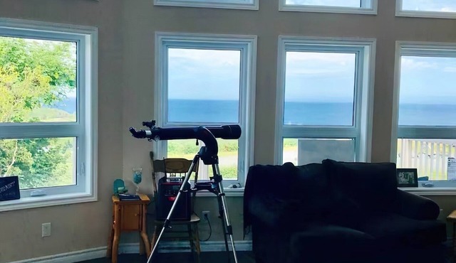 Ocean‑View Cottage w/Whale & Iceberg Spotting – 5 Min to East Coast Trail