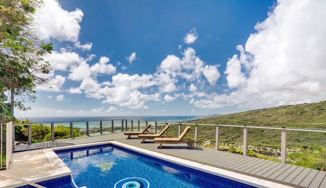 Ocean View Cottage if rented with Main House can sleep up to 11 guests