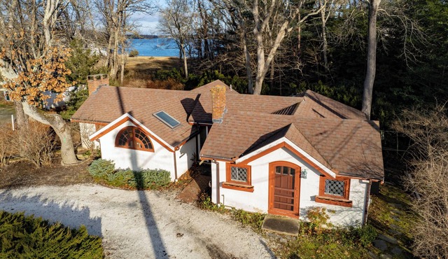 Ocean View Cottage - Pet-Friendly