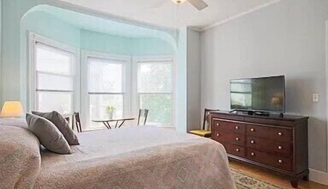 Ocean View East End Studio in a Historic Victorian