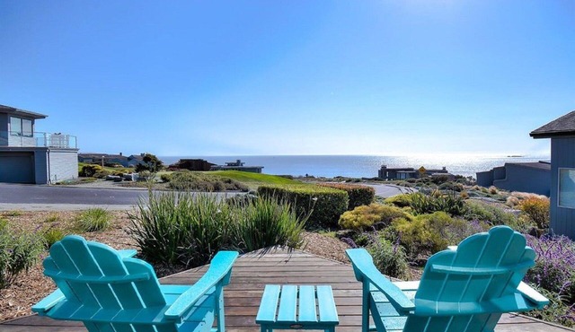 Ocean view easy access to Doran Beach, Golf course and Bluewater Bistro.