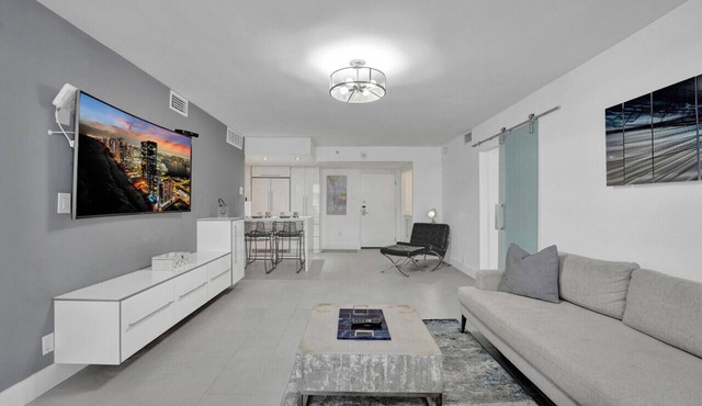 Ocean View Elegant 2BDR 2BA Condo Beach Access 714