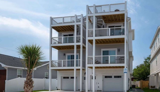 Ocean View - High End Luxury - Private Deck - Lone Star Breeze