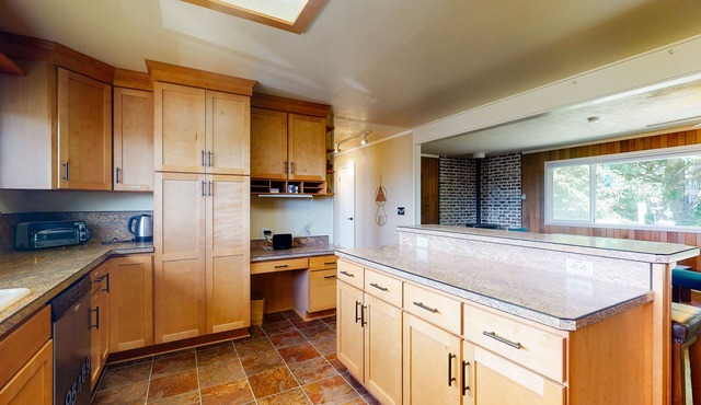 Ocean View Home w/ a Private Hot Tub, Wood Fireplace, Decks, & Garden