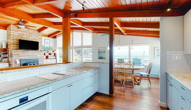 Ocean view home with beach access, washer/dryer, backyard, fireplace - near golf