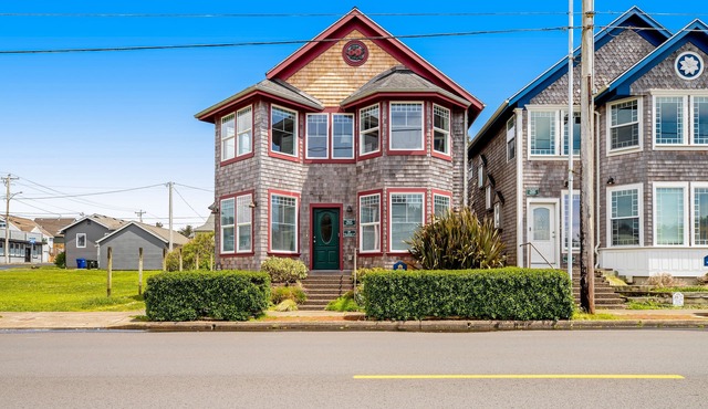 Ocean view homes with hot tubs, enclosed yard, fireplace - 1 block to the beach