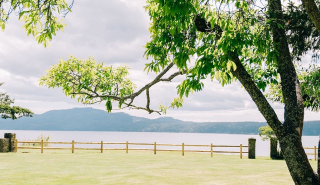 Ocean View House, Outdoor TV, Firepit, Hot Tub, One Mile to Town!